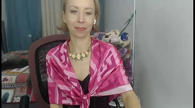 LuxuryNika online show from 1, 1, 2025