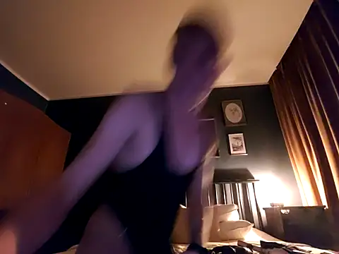 Snapshot of malpka25 chatting on 21, 10, 2025 malpka25 online show from 21, 10, 2025