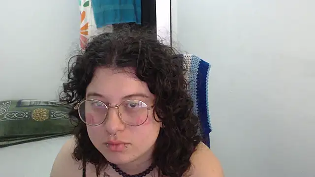 Snapshot of Smoke_trip_Alicia chatting on 1, 2, 2026 Smoke trip Alicia online show from 1, 2, 2026