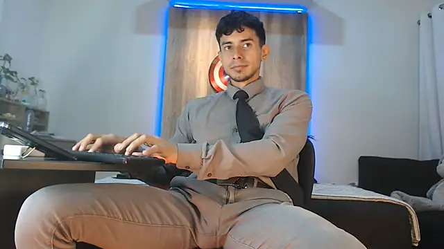 Snapshot of Andrew_4_ chatting on 10, 10, 2025 Andrew 4 online show from 10, 10, 2025