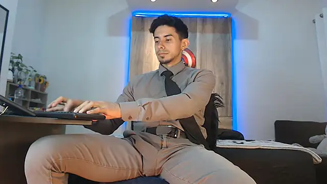 Snapshot of Andrew_4_ chatting on 11, 11, 2025 Andrew 4 online show from 11, 11, 2025