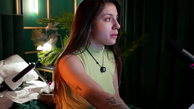 Snapshot of Eille_Elfie chatting on 1, 12, 2025 Eille Elfie online show from 1, 12, 2025