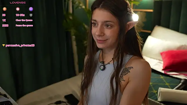 Snapshot of Eille_Elfie chatting on 15, 12, 2025 Eille Elfie online show from 15, 12, 2025