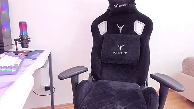 Snapshot of SkyqueenI chatting on 19, 9, 2025 SkyqueenI online show from 19, 9, 2025