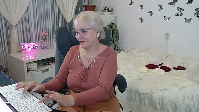 Snapshot of Ghertrude52 chatting on 5, 10, 2025 Ghertrude52 online show from 5, 10, 2025