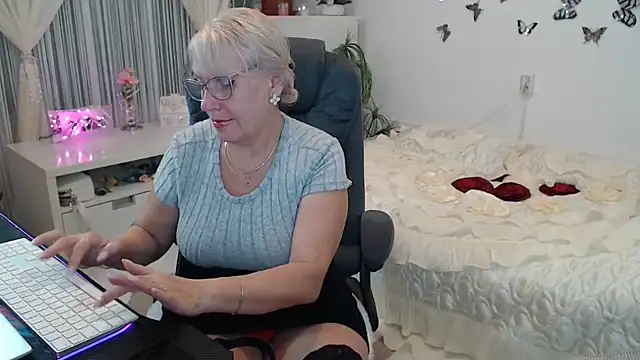 Snapshot of Ghertrude52 chatting on 8, 10, 2025 Ghertrude52 online show from 8, 10, 2025