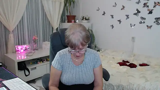 Snapshot of Ghertrude52 chatting on 10, 10, 2025 Ghertrude52 online show from 10, 10, 2025