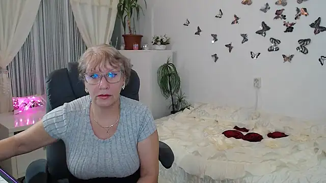 Snapshot of Ghertrude52 chatting on 13, 10, 2025 Ghertrude52 online show from 13, 10, 2025