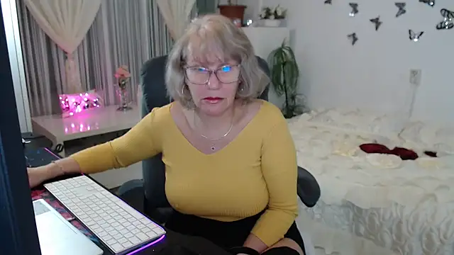 Snapshot of Ghertrude52 chatting on 19, 10, 2025 Ghertrude52 online show from 19, 10, 2025