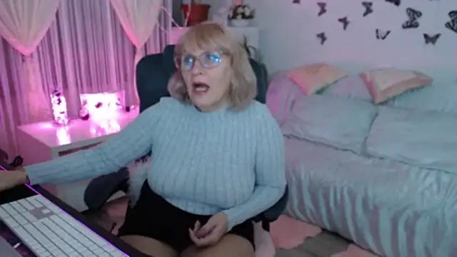 Snapshot of Ghertrude52 chatting on 16, 11, 2025 Ghertrude52 online show from 16, 11, 2025