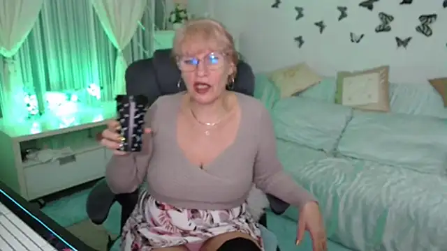 Snapshot of Ghertrude52 chatting on 22, 11, 2025 Ghertrude52 online show from 22, 11, 2025