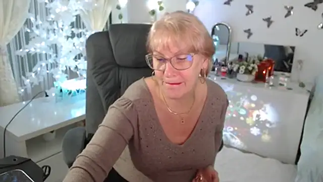 Snapshot of Ghertrude52 chatting on 2, 12, 2025 Ghertrude52 online show from 2, 12, 2025