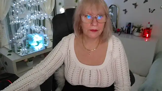 Snapshot of Ghertrude52 chatting on 17, 12, 2025 Ghertrude52 online show from 17, 12, 2025