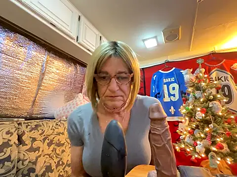 Snapshot of MichaelaGurl chatting on 4, 12, 2024 MichaelaGurl online show from 4, 12, 2024