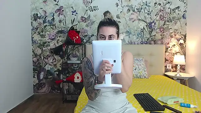 RoseDiamond06 online show from 11, 5, 2026