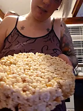 Snapshot of PinkTheHawk chatting on 23, 9, 2025 PinkTheHawk online show from 23, 9, 2025