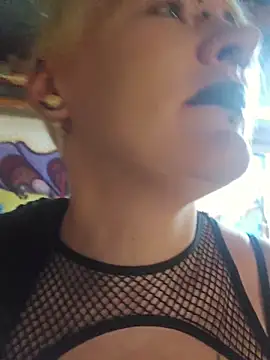 Snapshot of PinkTheHawk chatting on 25, 10, 2025 PinkTheHawk online show from 25, 10, 2025