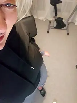 PinkTheHawk online show from 13, 1, 2026