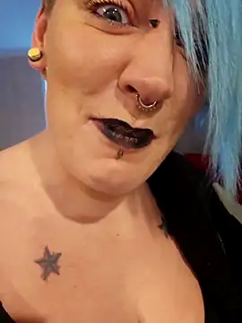 Snapshot of PinkTheHawk chatting on 26, 4, 2026 PinkTheHawk online show from 26, 4, 2026