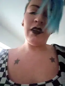 Snapshot of PinkTheHawk chatting on 1, 5, 2026 PinkTheHawk online show from 1, 5, 2026
