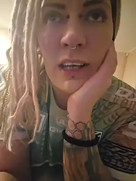 Snapshot of PinkTheHawk chatting on 27, 6, 2026 PinkTheHawk online show from 27, 6, 2026