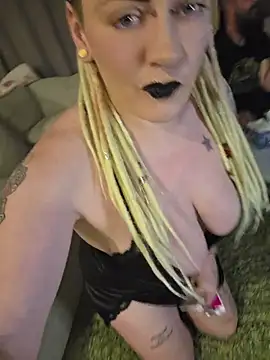Snapshot of PinkTheHawk chatting on 9, 7, 2026 PinkTheHawk online show from 9, 7, 2026
