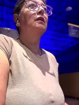 Snapshot of emma_tour chatting on 6, 1, 2026 emma tour online show from 6, 1, 2026