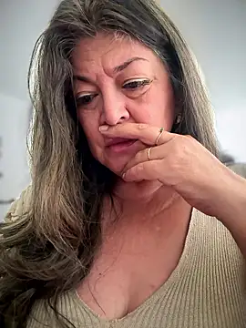 Snapshot of emma_tour chatting on 7, 1, 2026 emma tour online show from 7, 1, 2026