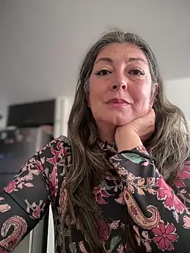 Snapshot of emma_tour chatting on 3, 2, 2026 emma tour online show from 3, 2, 2026