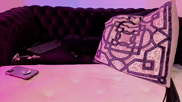 NatashaxoBangs online show from 15, 3, 2025