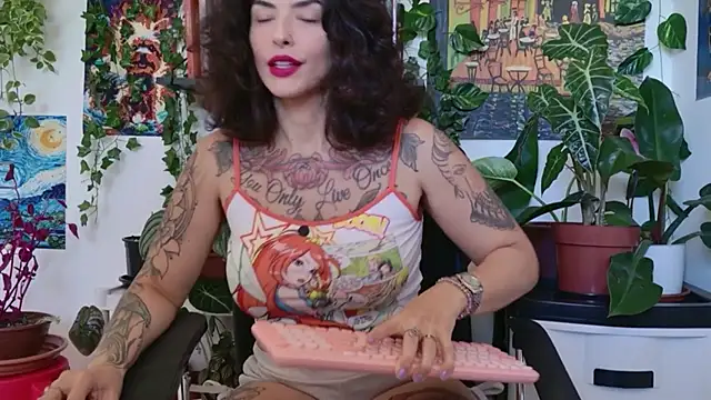 Snapshot of TaliMajesty chatting on 28, 4, 2026 TaliMajesty online show from 28, 4, 2026
