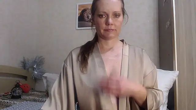 Snapshot of SheLion chatting on 8, 12, 2024 SheLion online show from 8, 12, 2024