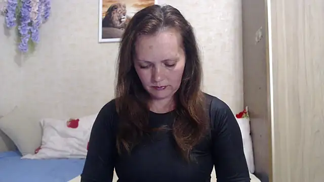 Snapshot of SheLion chatting on 19, 10, 2025 SheLion online show from 19, 10, 2025