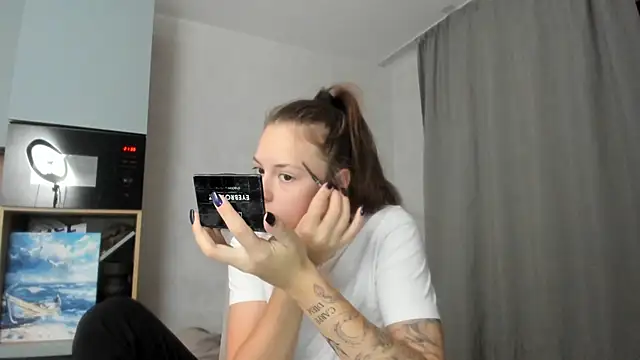 Snapshot of why_again_me chatting on 12, 9, 2025 why again me online show from 12, 9, 2025