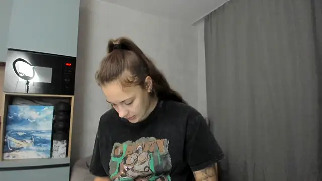 Snapshot of why_again_me chatting on 21, 9, 2025 why again me online show from 21, 9, 2025