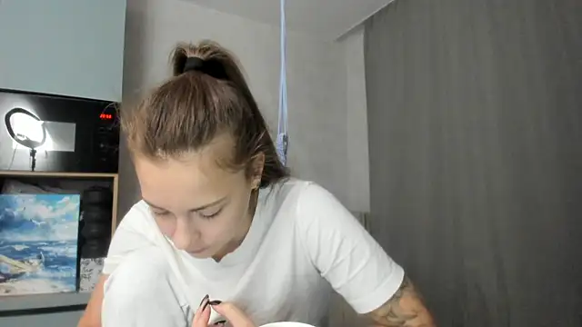 Snapshot of why_again_me chatting on 27, 9, 2025 why again me online show from 27, 9, 2025