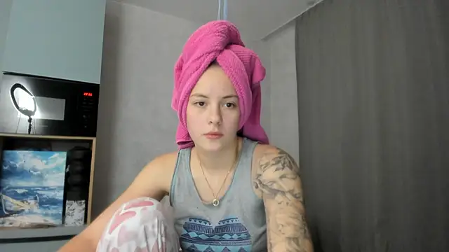 Snapshot of why_again_me chatting on 22, 10, 2025 why again me online show from 22, 10, 2025