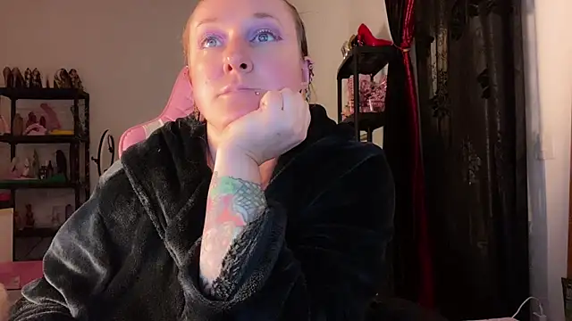 kisicaxx online show from 25, 11, 2025