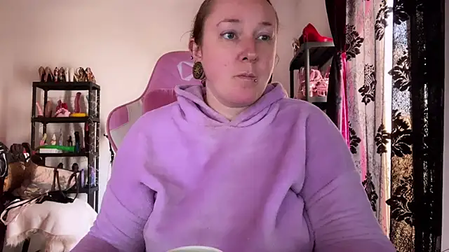 kisicaxx online show from 4, 3, 2026