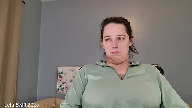 Snapshot of LeiaSwift chatting on 10, 2, 2025 LeiaSwift online show from 10, 2, 2025