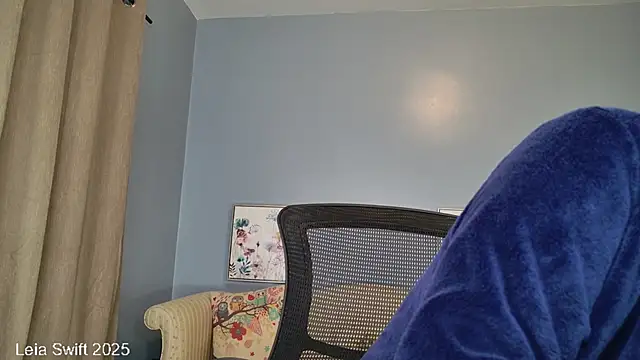 Snapshot of LeiaSwift chatting on 7, 3, 2025 LeiaSwift online show from 7, 3, 2025