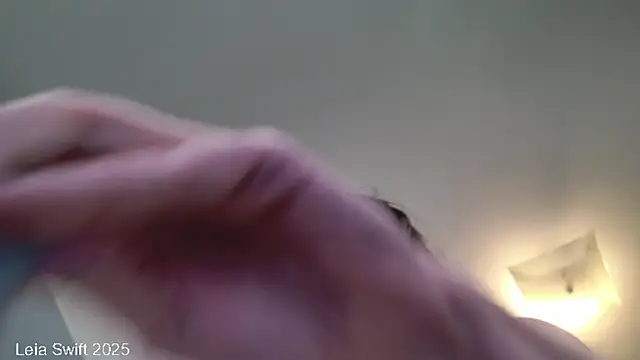 Snapshot of LeiaSwift chatting on 8, 3, 2025 LeiaSwift online show from 8, 3, 2025