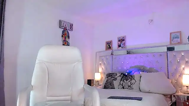 hollythomson online show from 14, 1, 2025