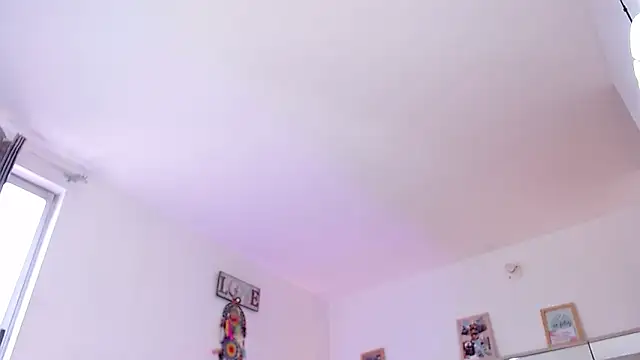 hollythomson online show from 18, 3, 2025