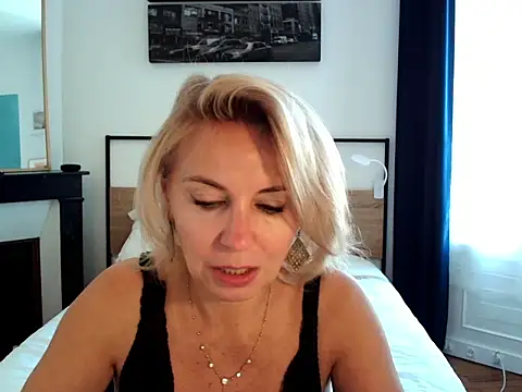 Snapshot of ADreamLady chatting on 17, 9, 2025 ADreamLady online show from 17, 9, 2025