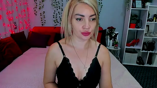 LunaBellucci online show from 15, 12, 2025