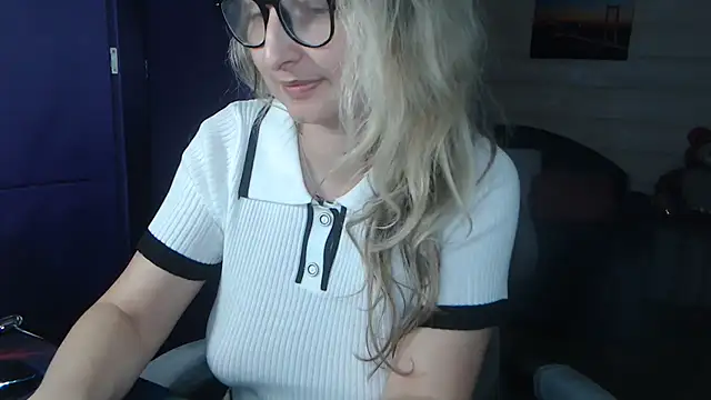 Snapshot of RubiLakros chatting on 4, 5, 2026 RubiLakros online show from 4, 5, 2026
