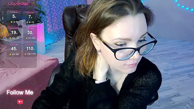 Snapshot of AngelaWhiti chatting on 10, 2, 2025 AngelaWhiti online show from 10, 2, 2025