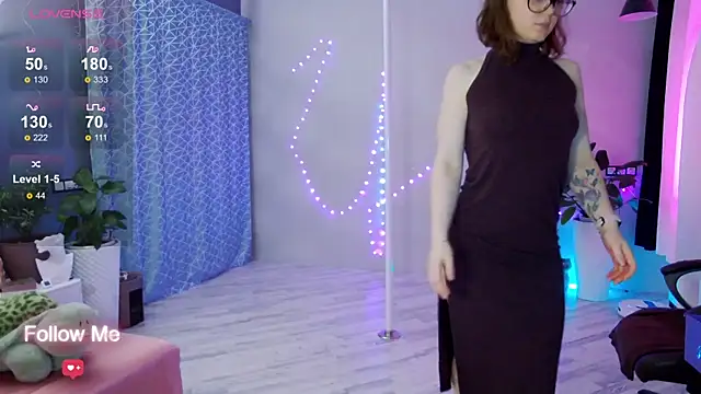 Snapshot of AngelaWhiti chatting on 12, 3, 2025 AngelaWhiti online show from 12, 3, 2025