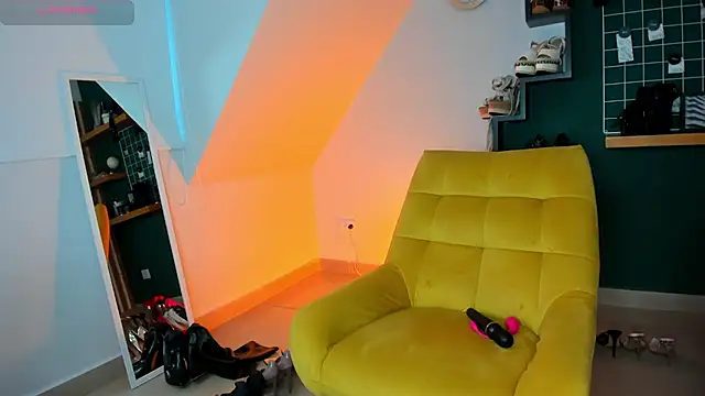 Snapshot of Ashley_leon_ chatting on 1, 2, 2026 Ashley leon online show from 1, 2, 2026